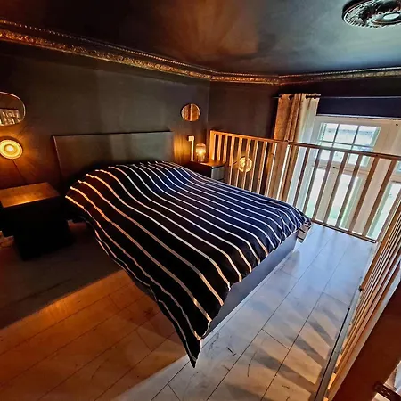 Apartment Avec Mezzanine
